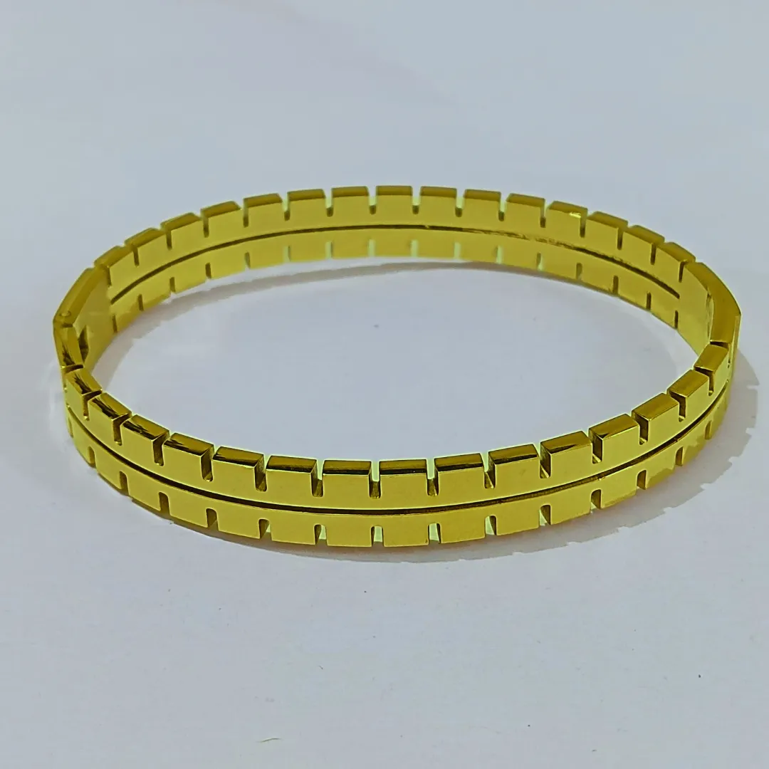 Unique Gold Plated Anti Tarnish Bracelet