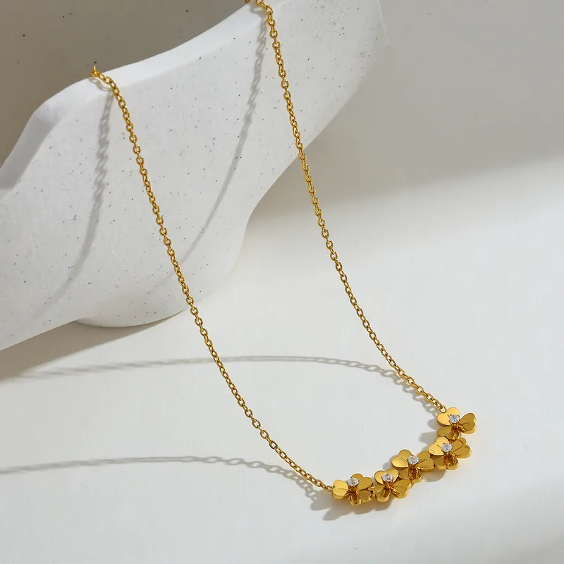 Anti Tarnish 18K Gold Plated Flowers Minimal Necklace